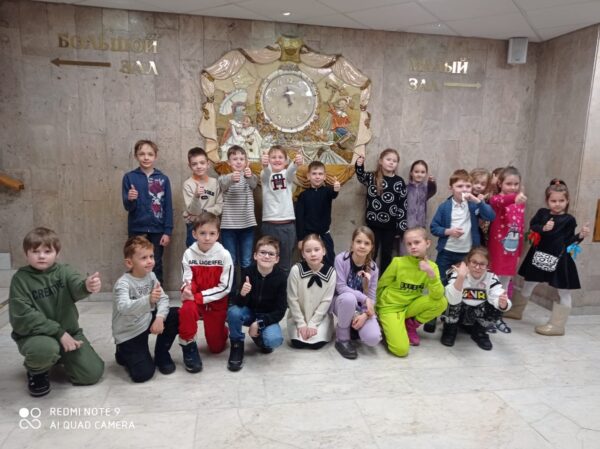 Read more about the article Поездка обучающихся 1-3 классов в кукольный театр им. С. Образцова.